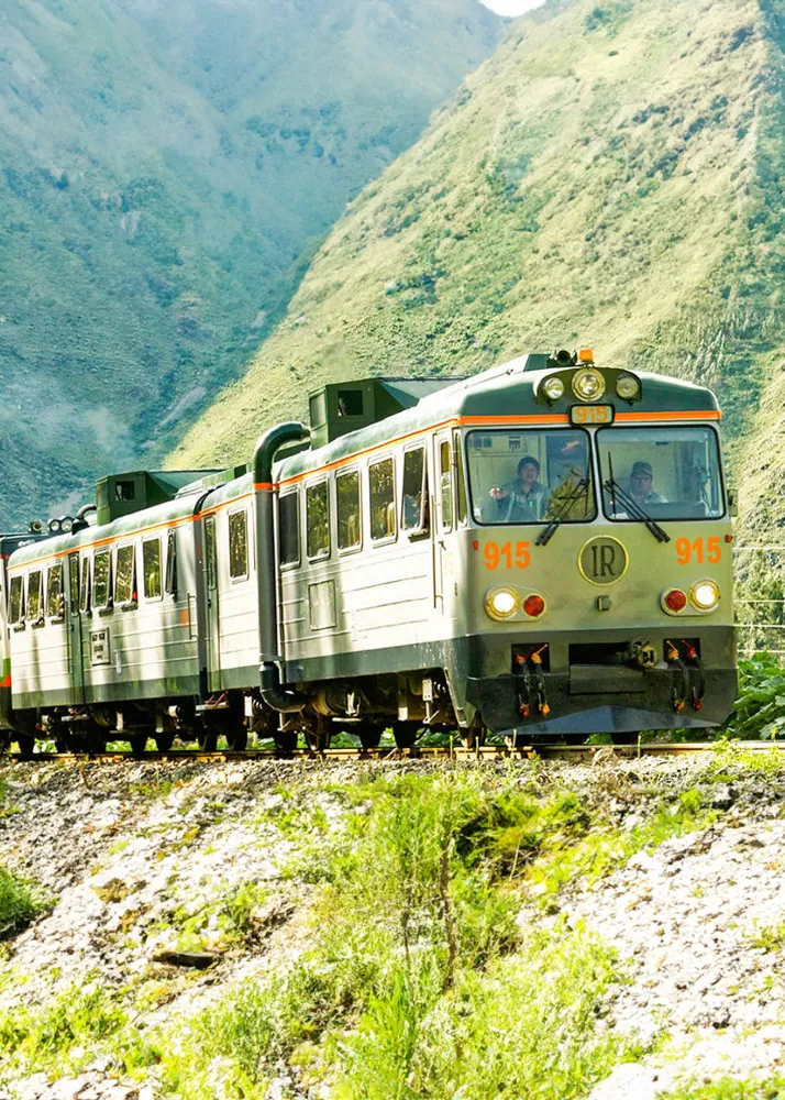 DAY 1: CUSCO - OLLANTAYTAMBO - AGUAS CALIENTES