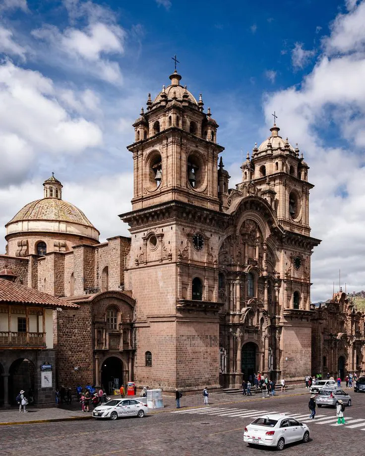 DAY 2: FLIGHT TO CUSCO AND WALKING TOUR